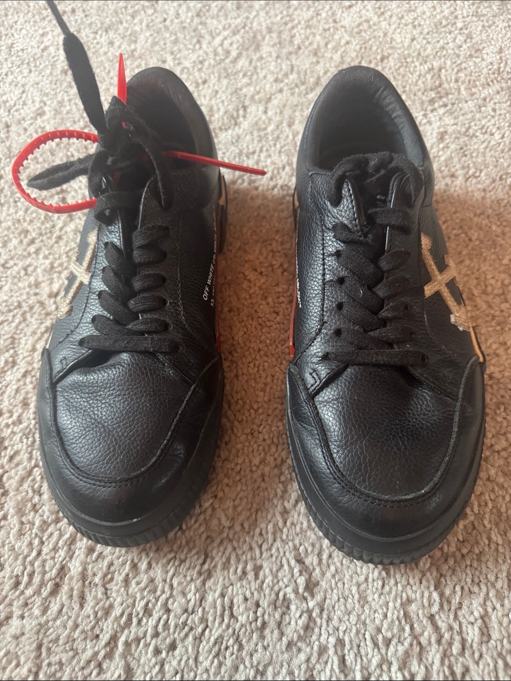 Off-White Black Leather Low-Top Sneakers with Beige Cross vs